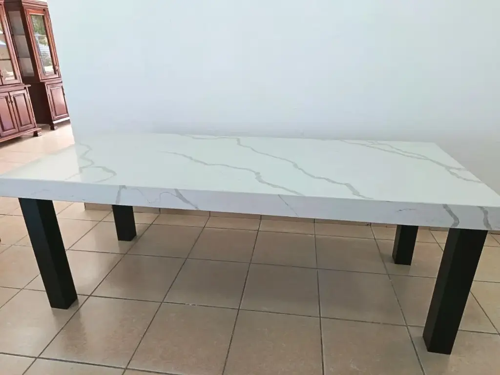 Modelo CELEBRA - Mesa de Comedor (8p) - Top de Cuarzo Calacata