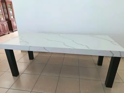 Modelo CELEBRA - Mesa de Comedor (8p) - Top de Cuarzo Calacata